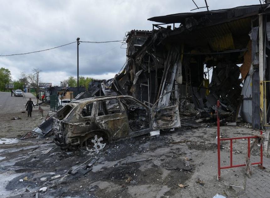 Russian Attacks on Ukraine Leave at Least 12 Dead