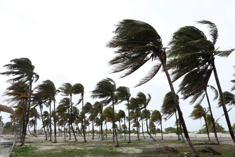 Beryl Strengthens as Menacing Cyclone Nears Texas Shoreline