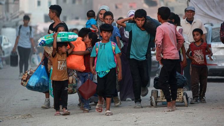 Thousands flee southern Gaza amid new Israeli assault