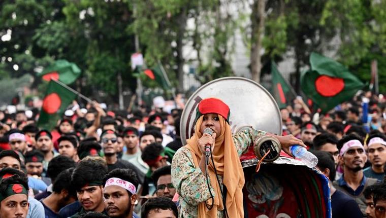 Violent Clashes in Bangladesh Over Government Job Quotas