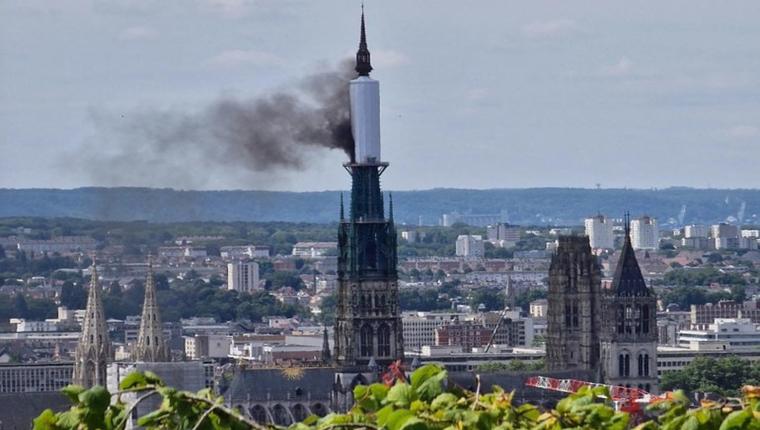 French Firefighters Battle Blaze at Rouen Cathedral