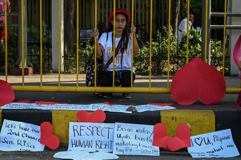 Pro-divorce protesters hold a rally in front of the Senate